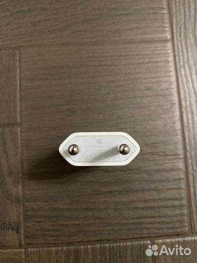 Сетевое зарядное устройство Apple md813zm/A белый