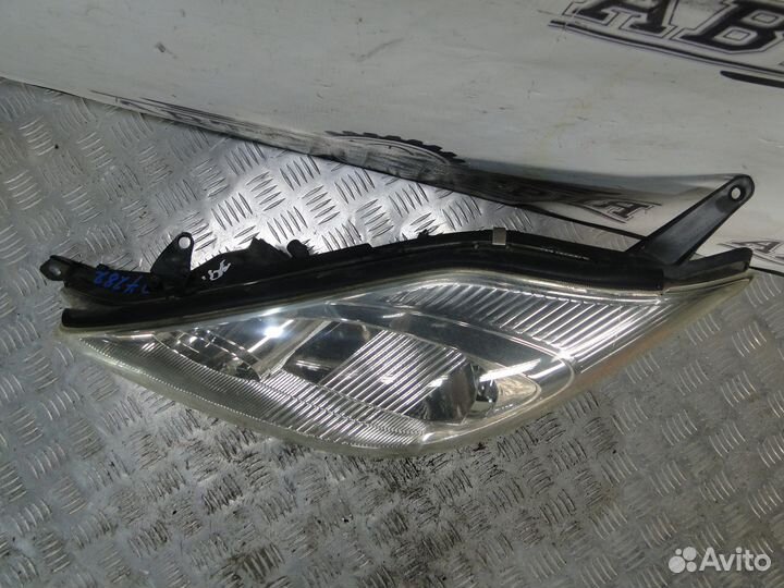 Фара левая Toyota Sienna 2 2005 3.3