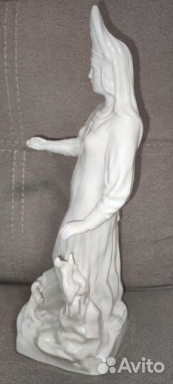 Статуэтка хозяйка медной горы ранний выпуск