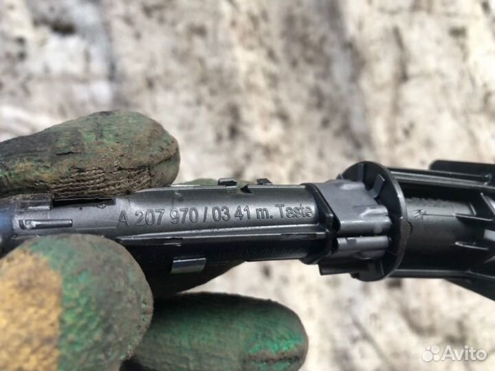 Кронштейн передний левый Mercedes-Benz C-Class