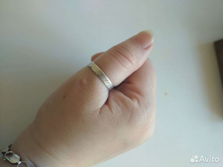 Серебряное кольцо новое