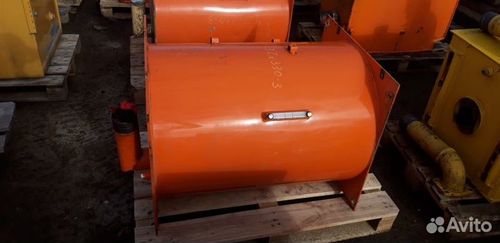 Бак масляный 5010290 Hitachi ZX330-3