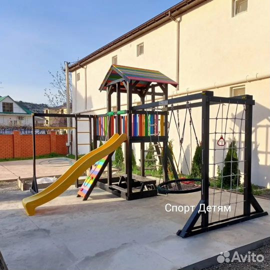 Детская площадка с горкой