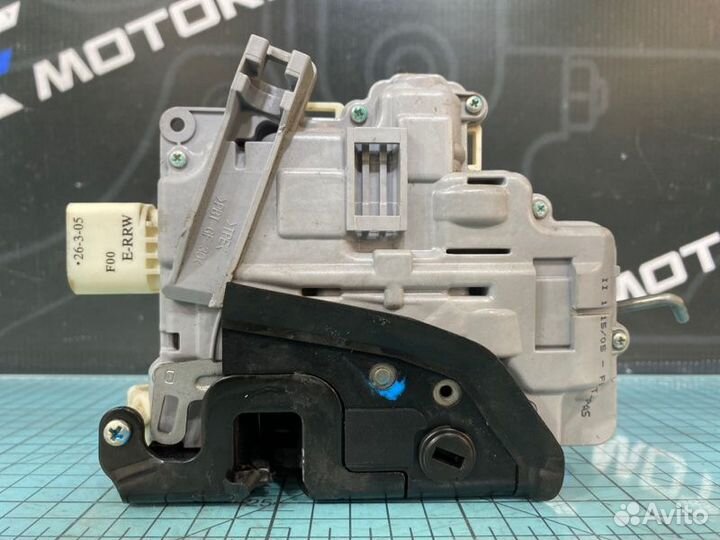 Замок двери задний правый Audi A6 C6 BDW 2005