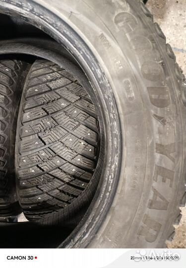 Goodyear Ultragrip Ice Arctic 215/60 R16 99T