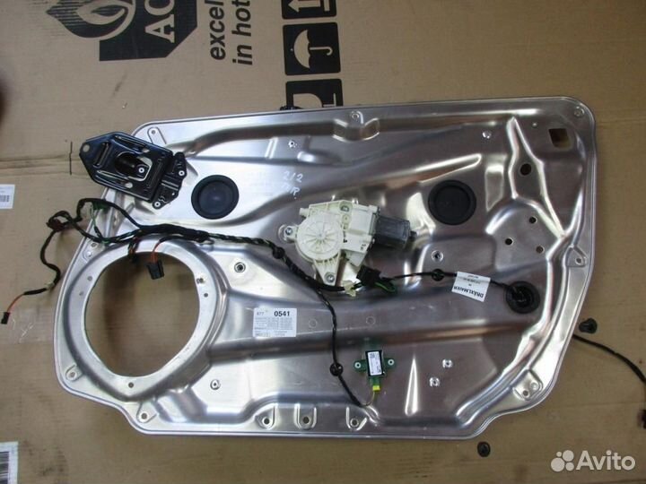 Стеклоподъемник передний правый w212 E-class 65