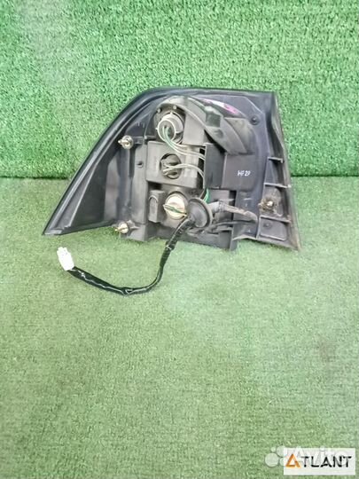 Фонарь задний правый toyota vista