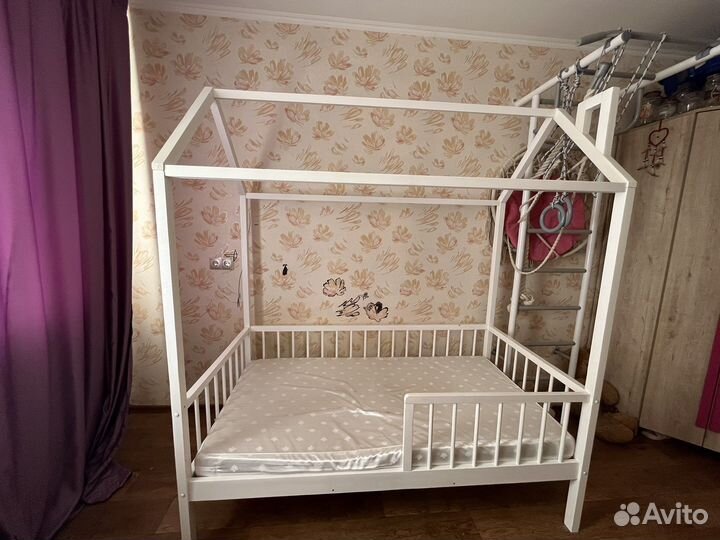 Кровать домик