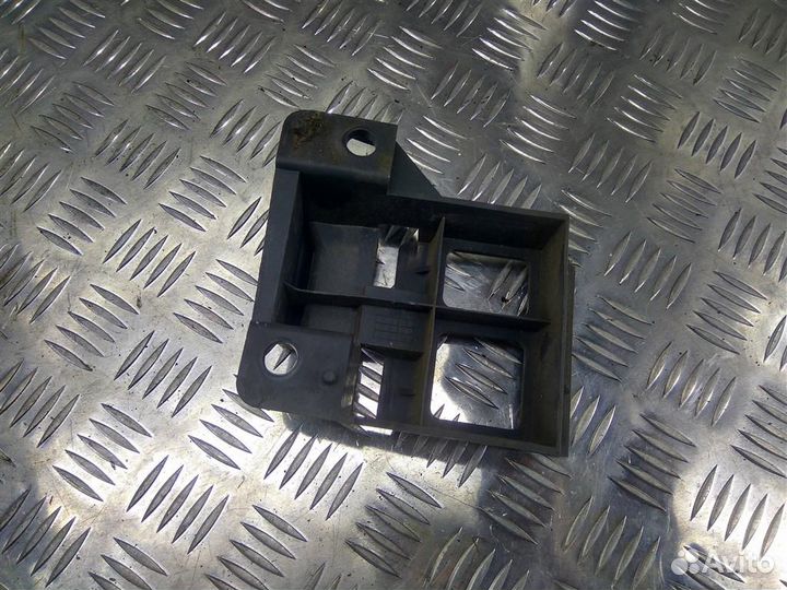 Кронштейн бампера передний фольскваген Crafter 1