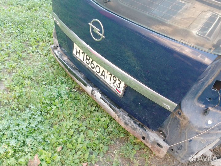 Хромированный молдинг багажника Opel Zafira B