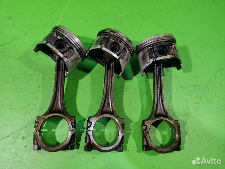 Поршень с шатуном Nissan Terrano 1 2.4