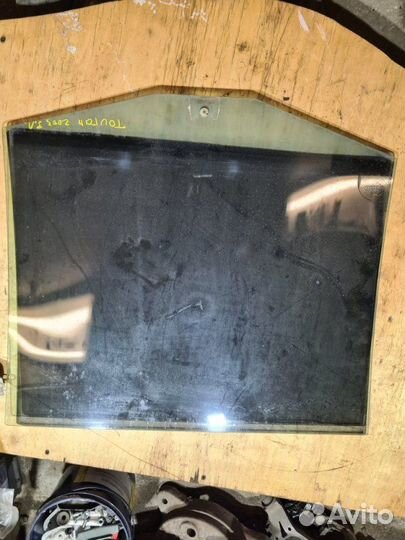 Стекло двери заднее левое Volkswagen Touran 1 2004