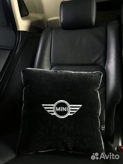 Подушка с вышивкой для автомобиля Mini