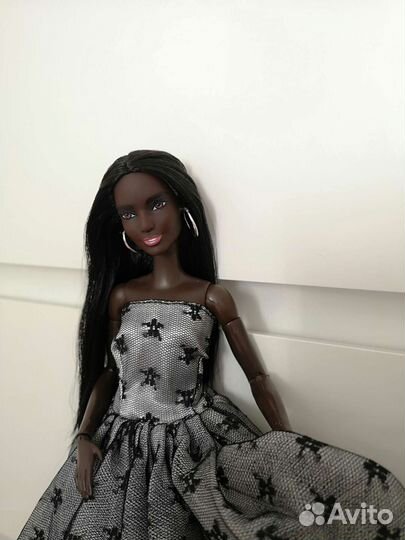 Barbie fashionistas 90 на шарнирном теле looks 10