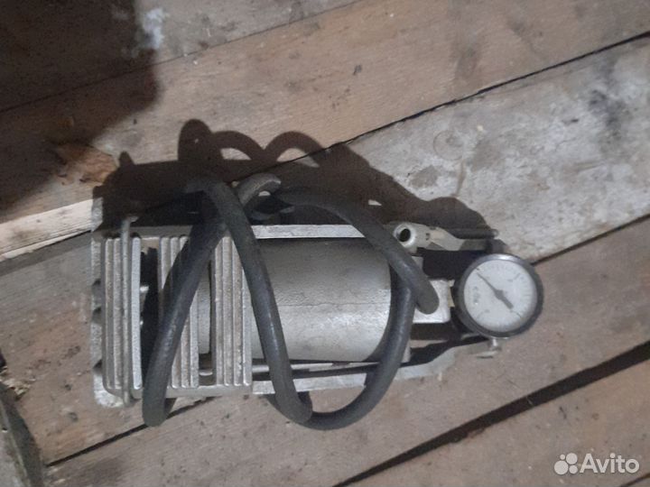 Насос автомобильный ножной с манометром