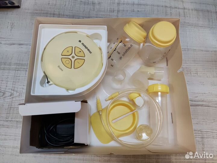 Молокоотсос и поильник Medela Essentials Pack