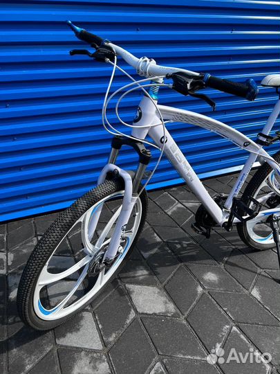 Велосипед на литых дисках BMW