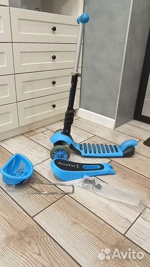 Самокат трёхколёсный