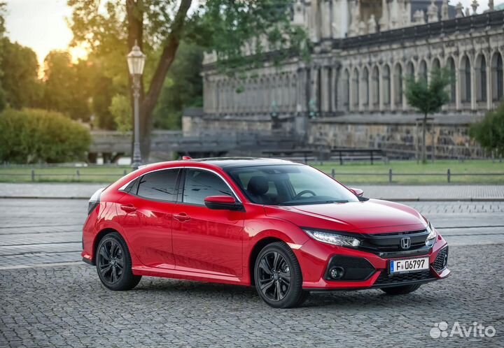 Лобовое стекло на Honda Civic 16г