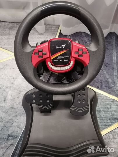 Игровой руль с педалями