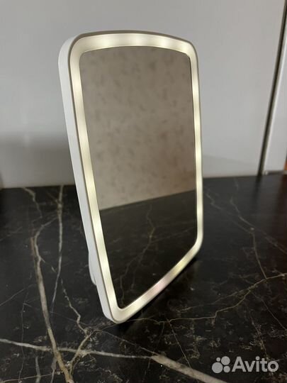 Зеркало с подсветкой настольное