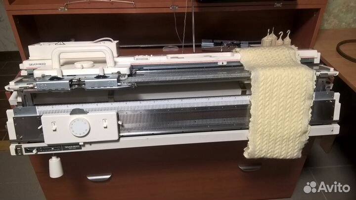 Двухфонтурная вязальная машина Silver Reed SK 840