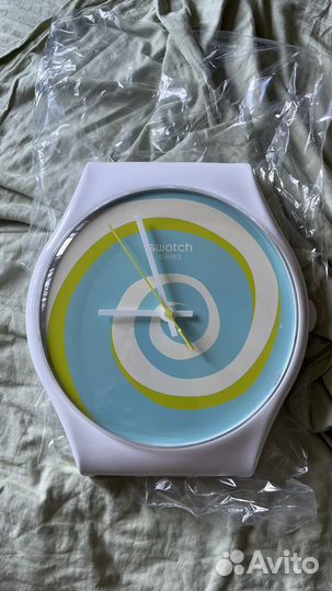 Настенные часы swatch