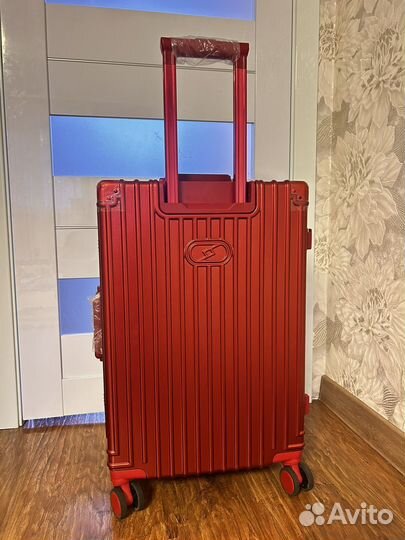 Чемодан на колесах большой