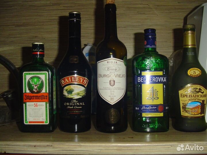 Пустые бутылки из под продвинутых напитков