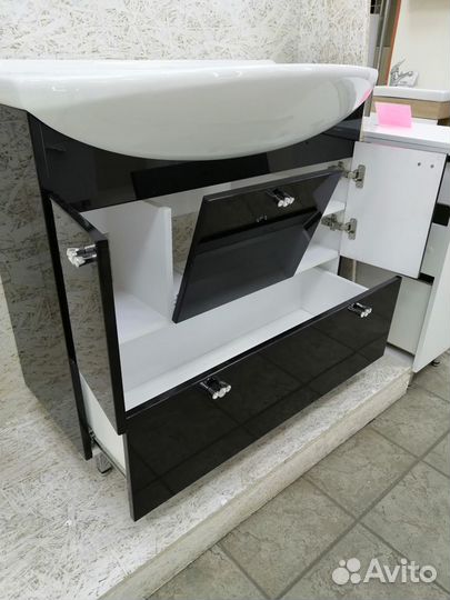 Тумба с раковиной и зеркалом 