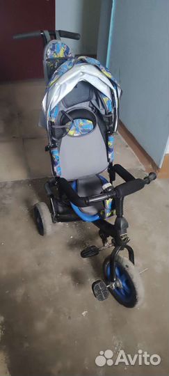 Трехколесный велосипед с ручкой