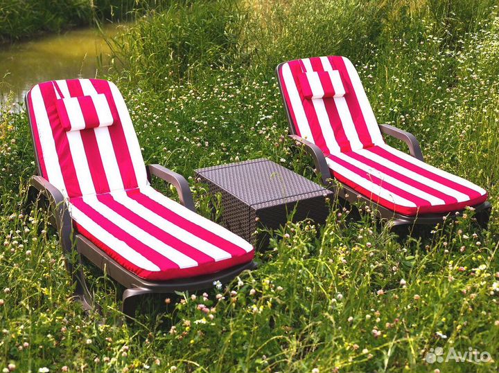 Шезлонги пляжные