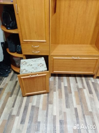 Прихожая б/у с зеркалом