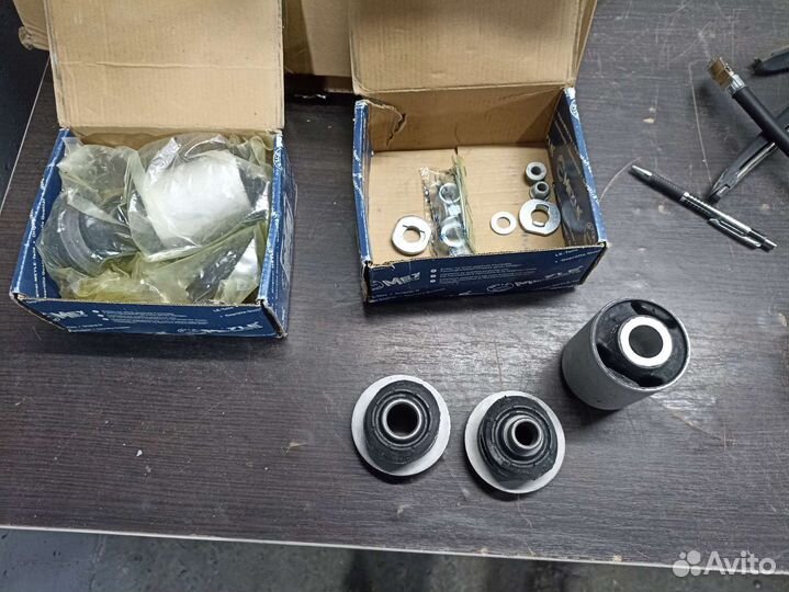 Сайлентблоки передних рычагов Mercedes w202