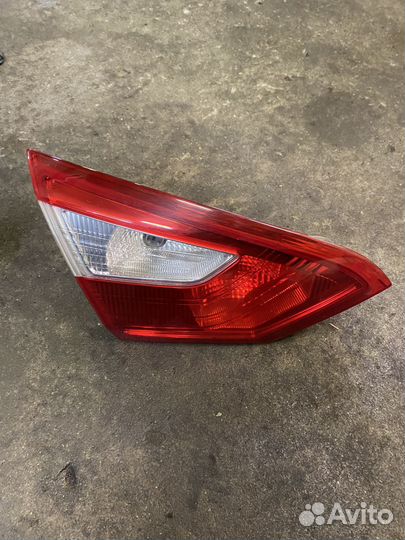 Задний левый фонарь Ford Focus 3 Седан
