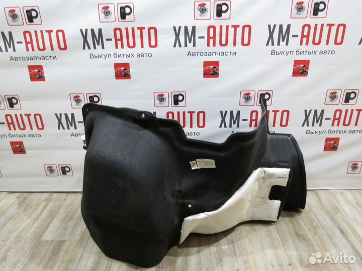 Обшивка багажника правая Toyota Camry 50