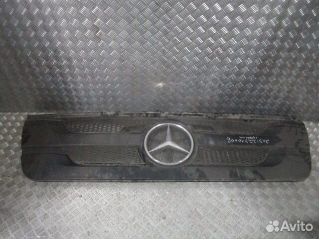 Решетка радиатора Mercedes-Benz A9437501418