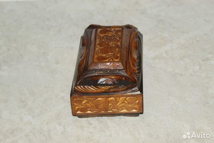 Шкатулка резная старинная