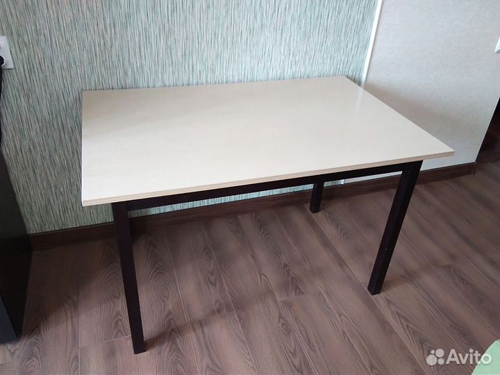 Кухонный стол