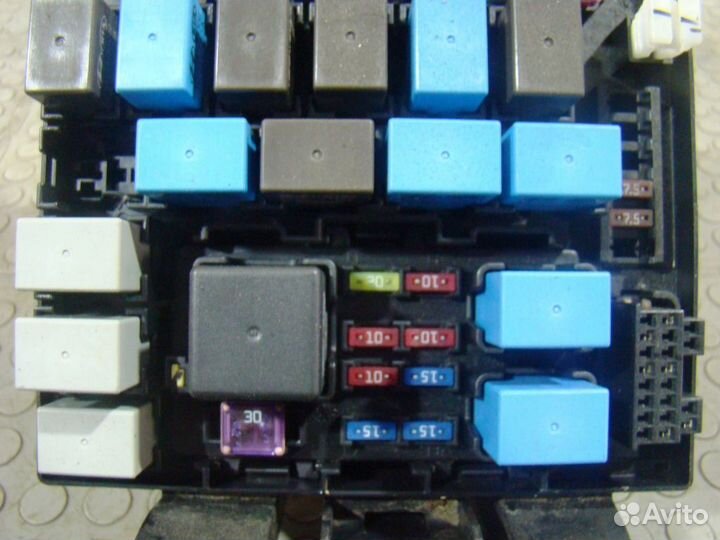 KIA Sportage 3 Блок предохранителей моторный