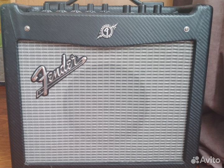 Комбоусилитель Fender Mustang I v1