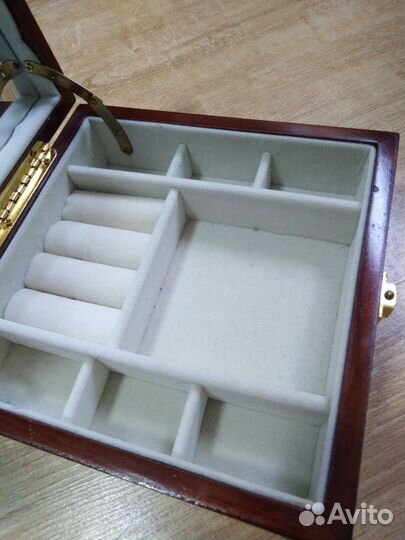 Шкатулка для украшений из дерева