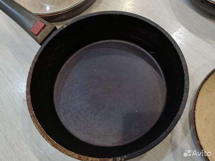 Кастрюля эмалированная