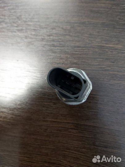 Датчик давления топлива Bmw 750Lix F02 N63 4.4I