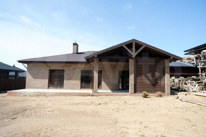 Коттедж 269 м² на участке 15 сот.