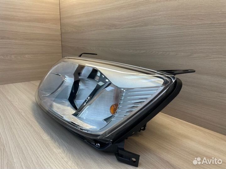 Фара передняя левая LADA Granta