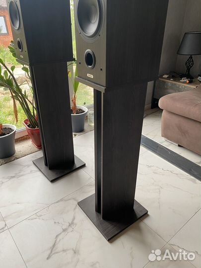 Стойки для полочной акустики