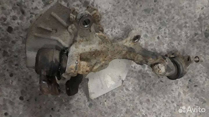 Кулак поворотный nissan vanette sk82tn