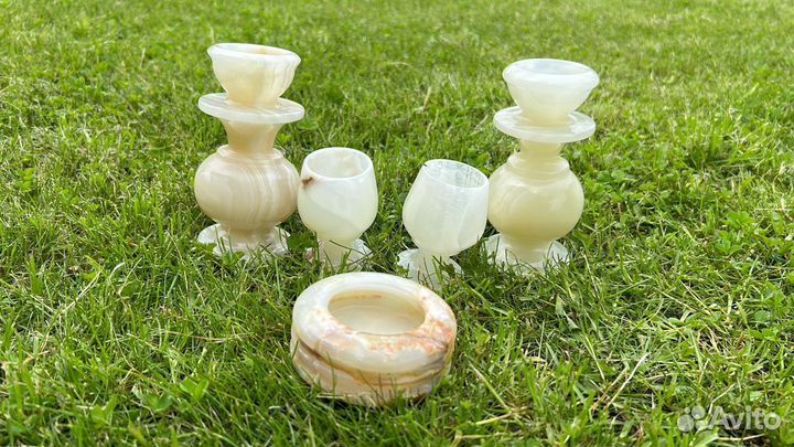 Набор из оникса. Подсвечники,рюмки,пепельница