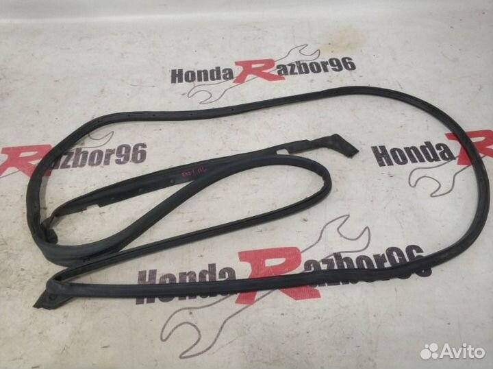 Уплотнитель двери передний левый Honda Civic 5D 9